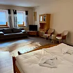 Bed & Breakfast Drevenica Diana 3*